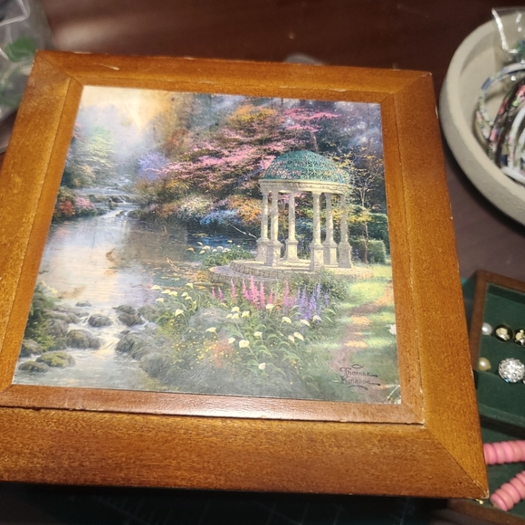 Thomas Kinkade Jewelry Box - Picture 1 of 6